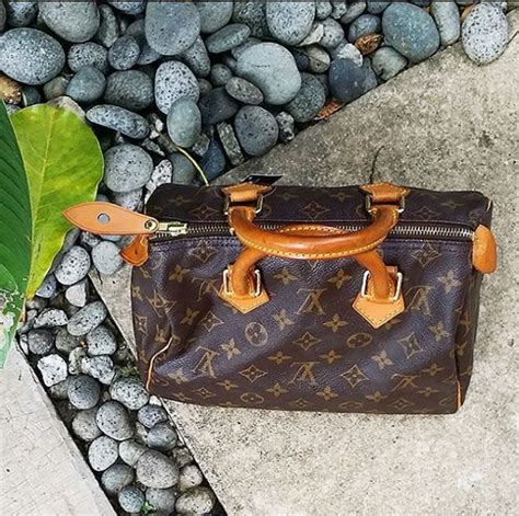Apply for a cimb platinum mastercard at www.cimbbank.com.sg and get a free 20″ luggage (worth s$148). LV Speedy 25 cm RM 1690 cash price. Monogram canvas w gold hardware condition 6/10 . 🎀 redeem ...