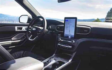 The front seats are spacious and comfortable. 2021 Ford Explorer Platinum Interior | Ford USA Cars