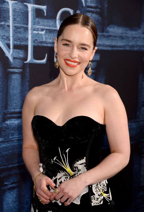 Elle demeure malgré tout ma favorite. Emilia Clarke At Game of Thrones Season 6 Premiere In LA ...