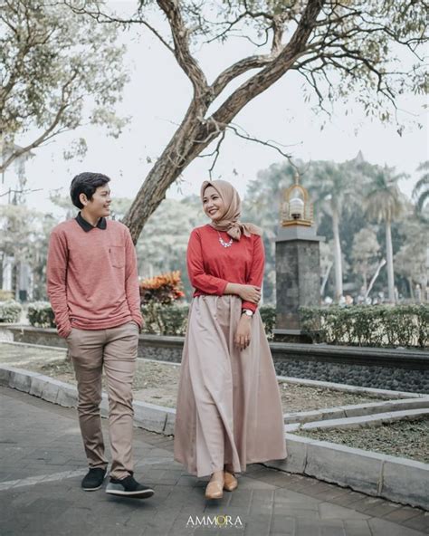 √ 30 Foto Prewedding Hijab Casual Indoor Outdoor