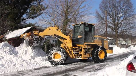 Cat 938g Upclose Plowing Snow Youtube