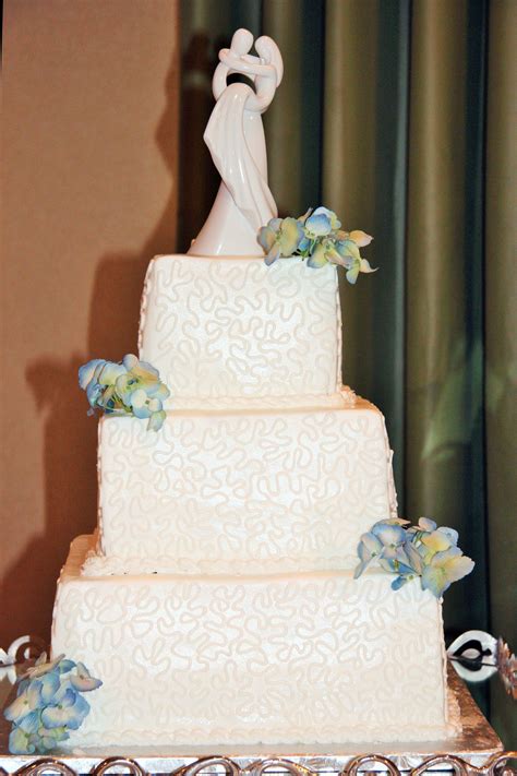 3-tier-offset-square-wedding-cake-11-explore-top-designs-created-by-the-very-talented-designer