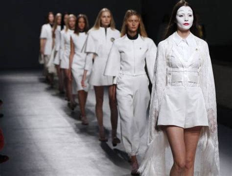 Paris Fashion Week Le Tendenze Moda Della Ville Lumiere Ladyblitzit