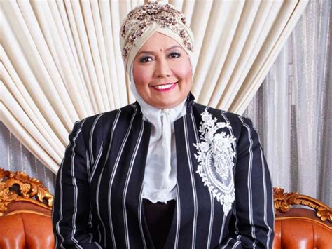 Datuk jimmy choo yeang keat adalah pereka fesyen malaysia yang berpangkalan di united kingdom. Lima Wajah Malaysia Di Persada Dunia - MYNEWSHUB