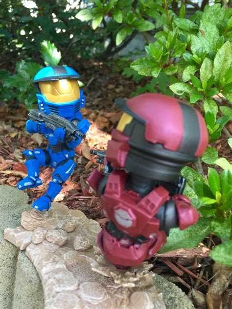 Loot Halo Red Spartan Vs Blue Spartan Figure Halo Toy News