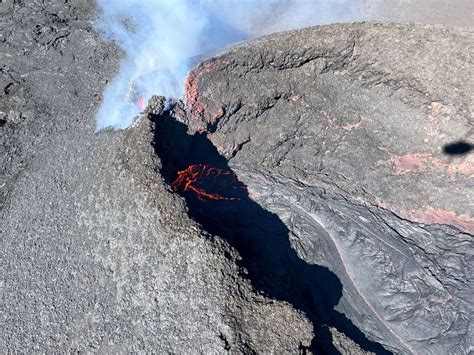 Mauna Loa Eruption Day 14 Volcano Continues To Simmer Down Big