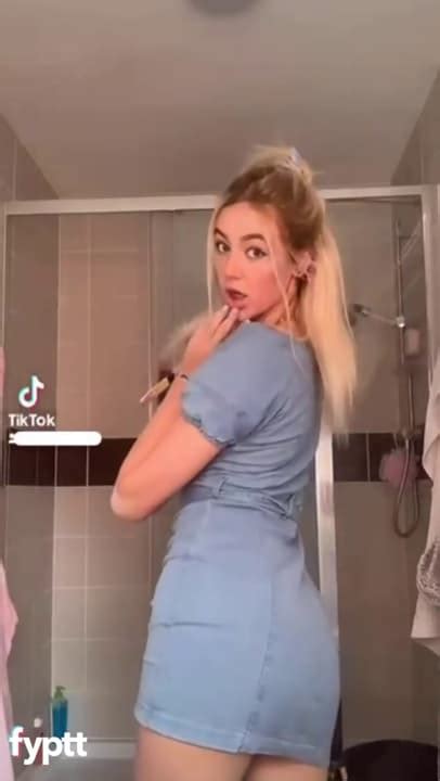 Blonde Having Fun Before The Shower By Stripping Naked On Tiktok Fyptt