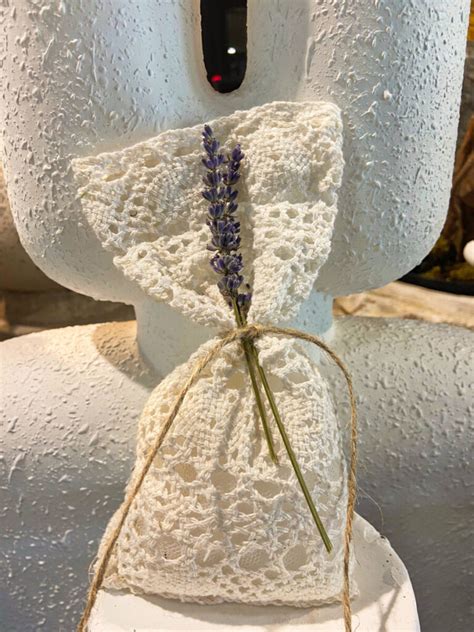 Neda Decorations Μπομπονιέρα Γάμου Αποξηραμένη Λεβάντα σε Ιβουάρ Πουγκί