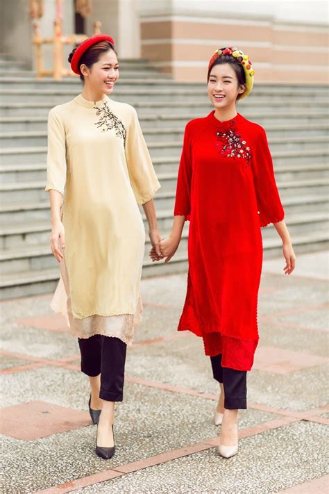 Ý nghĩa mỗi loài hoa trên tà áo dài Tết của phụ nữ Việt Herstyle