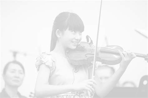 Bio Chloe Chua Violinist