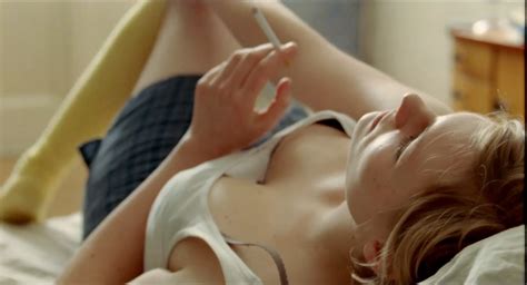 Nude Video Celebs Rosalie Thomass Sexy Das Madchen Mit Den Gelben