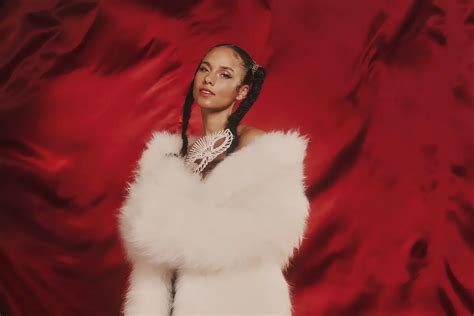 Alicia Keys To Stream Holiday Masquerade Ball Concert On Apple Music
