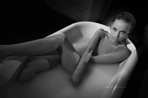 Rachel Skarsten Nude And Sexy 14 Photos Thefappening