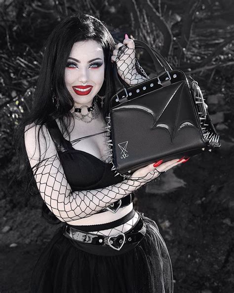 Gothic Girls Gothic Glam Gothic Makeup Dark Fashion Gothic Fashion Fashion Tips Witch