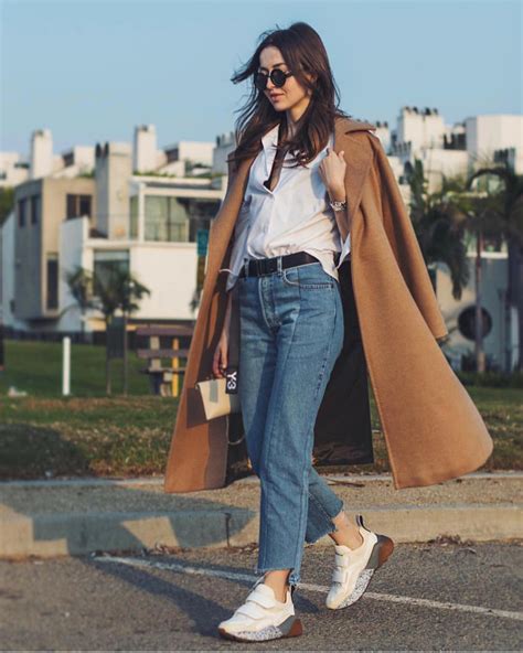 Oversized Camel Coat With Regular Jeans For Warm Fall 2021 Become Chic