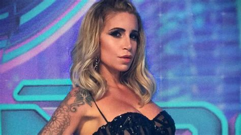 Florencia Peña hizo olvidar a todos del frío con una foto desnuda en la