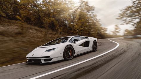 Watch The Lamborghini Countach LPI 800 4 Hit The Road For The First Time
