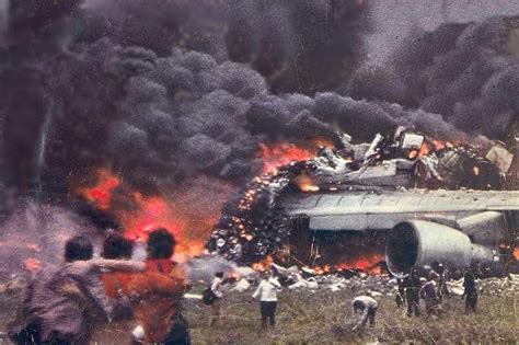 Due 747 si scontrano sull'asfalto dell'aeroporto di tenerife, avvolto nella nebbia, n quello che, con 538 morti, rimane l'incidente più letale di tutti i tempi. 26 Imágenes ineditas del Accidente Aéreo de Los Rodeos, la ...