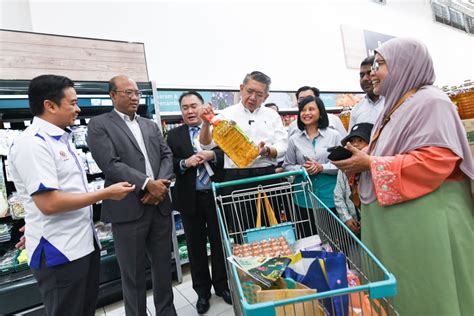 Lotuss Malaysia Menyertai Program Rahmah Untuk Membantu Mengurangkan