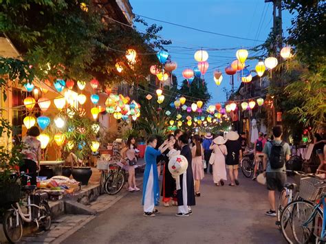 Vietnam is one of southeast asia's most beautiful countries, attracting travellers to its lush mountains, bustling cities and golden sand beaches. "Lantern Town" Hoi An in Vietnam OC : travel