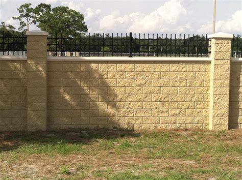 Concrete Block Fencing With Wrought Iron Fencing コンクリートフェンス レンガフェンス