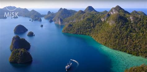 indonesia the ultimate travel guide best places to visit explore the emerald of the equator