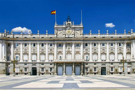 Acceda al formulario electrónico de control sanitario para volar a españa desde cualquier país. BILDER: Palacio Real in Madrid, Spanien | Franks Travelbox