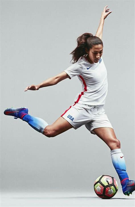 pin by eliana black on uswnt soccer poses soccer photography usa soccer women