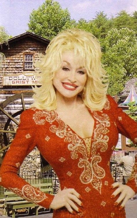 Dolly Parton At Dollywood Dolly Parton Dollywood Dolly