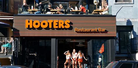 Is Hooters Shutting Down Because Millennials Arent Into Boobs