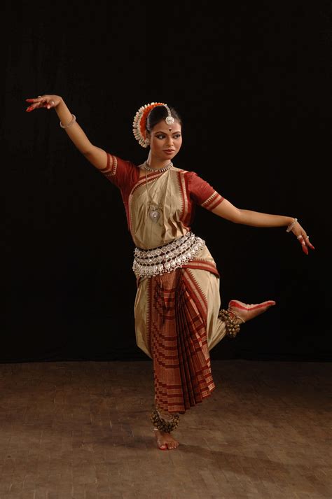 Parwati Dutta Audience Treated To Odissi And Kathak Dance At Dance