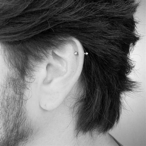 Pin De Alejandro En Accesorios Piercings Hombre Oreja Piercing En La