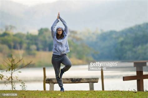 Yoga Outside Winter Photos And Premium High Res Pictures Getty Images
