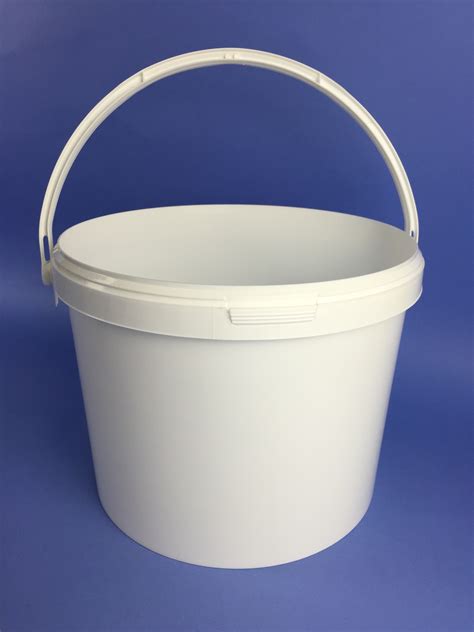 White 16 Litre Round Tapered Bucket Complete With Handle And Tamper