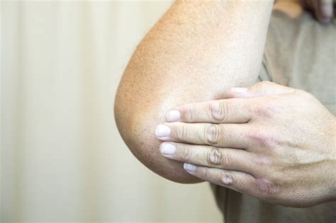 Dark patches of skin on the neck may be acanthosis nigricans. How to Get Rid of Dark, Rough Elbows | LIVESTRONG.COM