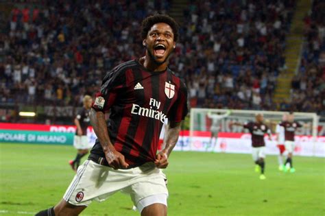 Luiz Adriano Nuovo Look Per Tornare Subito Al Gol Col Milan