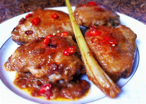 Me, My Food and I: Ayam Paniki - Sulawesi Style Spicy Coconut Chicken