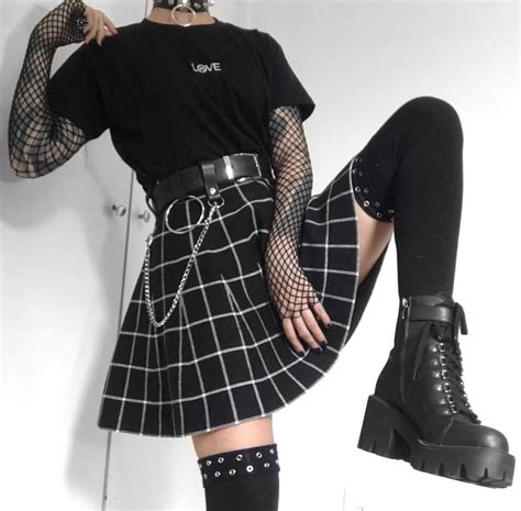 𝑶𝑼𝑻𝑭𝑰𝑻 𝑨𝑳𝑻𝑬𝑹𝑵𝑨𝑻𝑰𝑽𝑬 ↰ 𝒗𝒊𝒄𝒌𝒚𝒔 🌧️ Girl Outfits Black Aesthetic