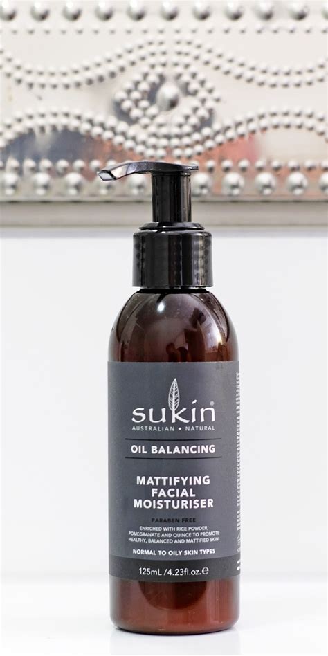Moisturizers are an essential part of every skin care routine and the key to healthy, glowing skin. Erfrischend der Duft des Sukin Oil Balancing Mattifying ...