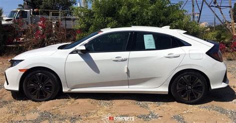 New 2017 Honda Civic Hatch Nabbed Out In The Open Carscoops Civic