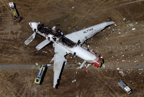 Boeing 777 Crash Lands At San Francisco Airport Killing 2