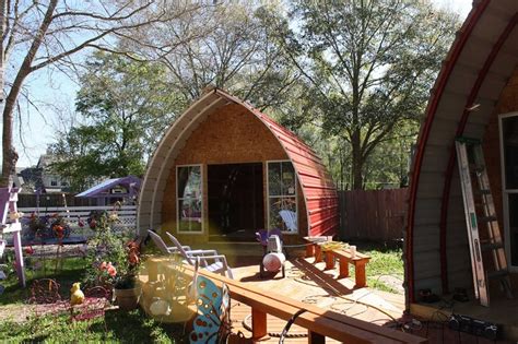 These arched cabins manage to stand out the most thanks to their unique shape and rustic nautical design. Prefabricated Arched Cabins can provide a warm home for under $10,000