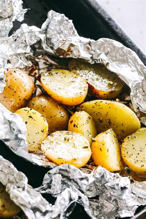 Potatoes might be one of my favorite foods. Garlic Herb Grilled Potatoes in Foil | How to Cook ...