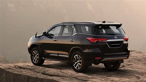 Currently, the fortuner sits just about the same as the rest of the pack when it comes to safety. Toyota Fortuner 2020 4X4 MT Diesel Exterior Car Photos ...