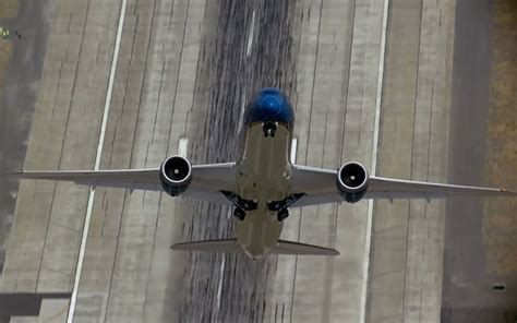 Video Boeings New 787 Dreamliner Lifts Off In Near Vertical Ascent