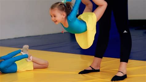 Детская гимнастика самое первое занятие Растем вместе Youtube