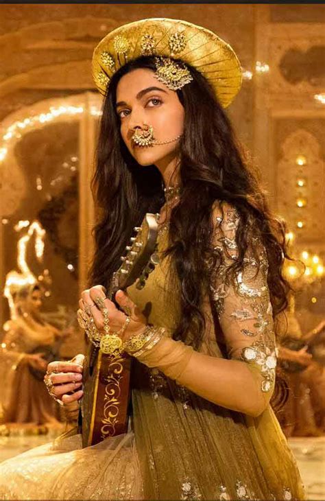 Priyanka Chopra Bajirao Mastani Look ~ 10 Stunning Stills Of Deewani Mastani Song Featuring