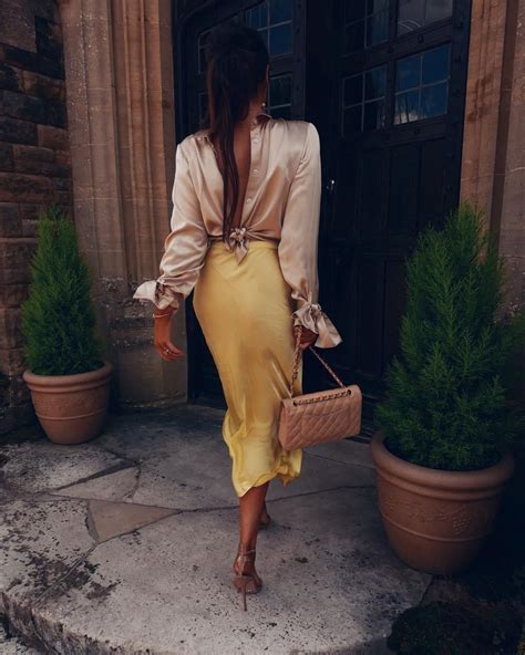 Silk Outfit Every Fashion Bloggers Is Wearing Theclck Satin Skirt