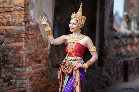 asia-woman-wearing-traditional-thai-dress,the-costume-of-the-stock-photo-crushpixel