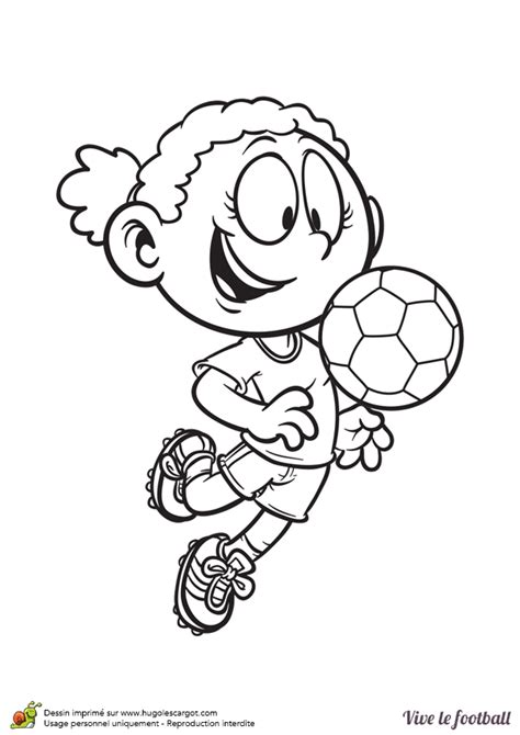 Cette page de coloriage regroupe 26 dessins de fille à imprimer au format gif ou au format pdf. Coloriage d'une petite fille jouant au football qui arrête le ballon avec la poitrine